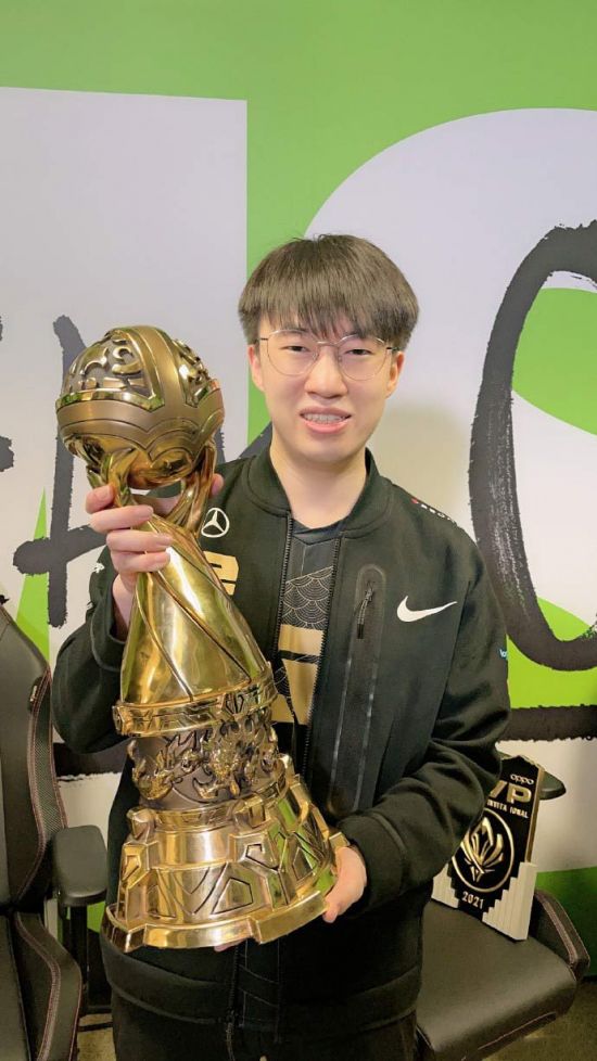 BLG在S15瑞士轮首战失利分析